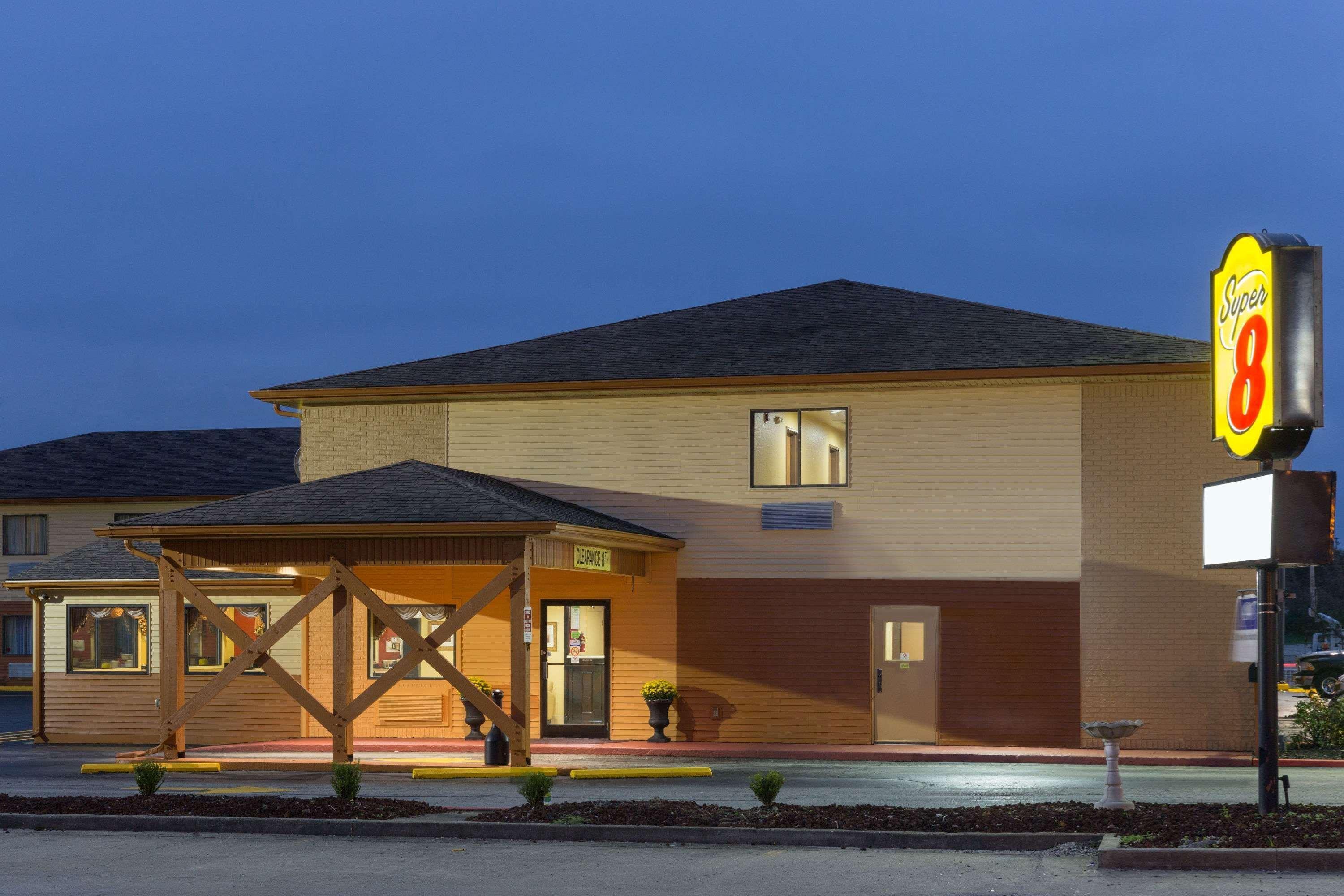 Hotel Super 8 By Wyndham Richmond Exterior foto